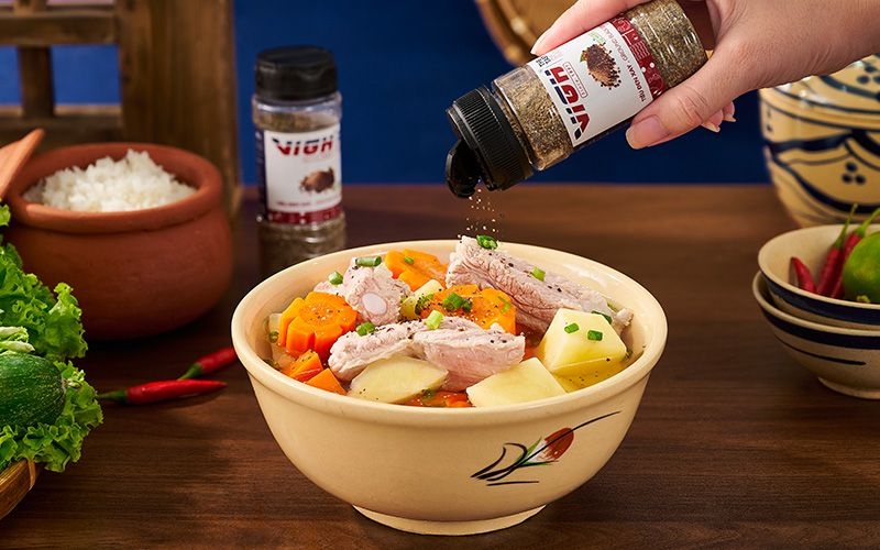 Cách nấu canh rau củ hầm xương với tiêu đen xay thơm ngon, đậm đà